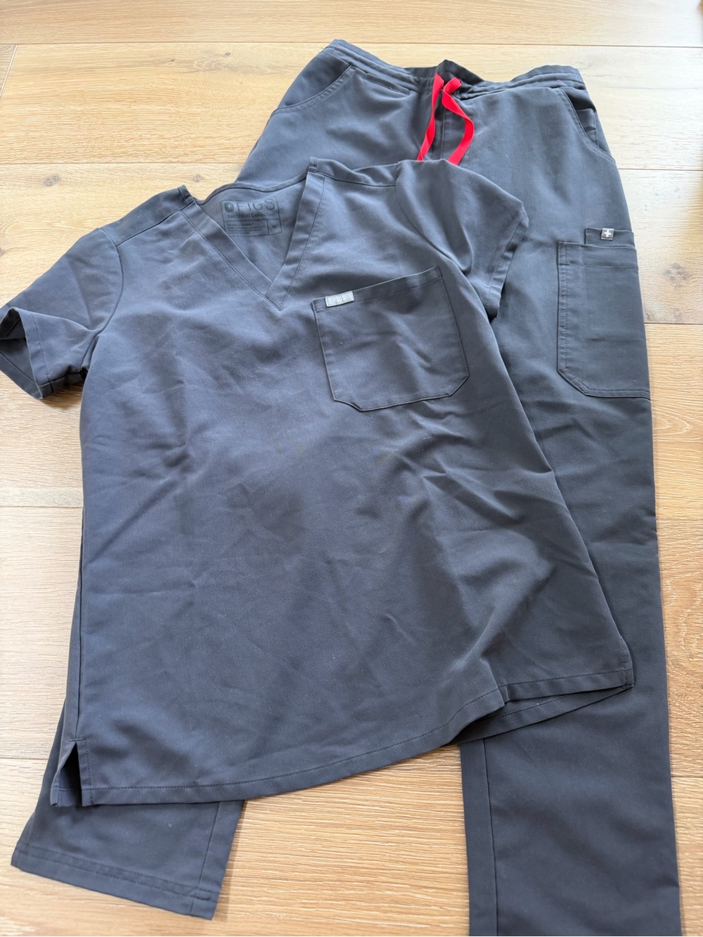Women’s Figs Grey Scrub set